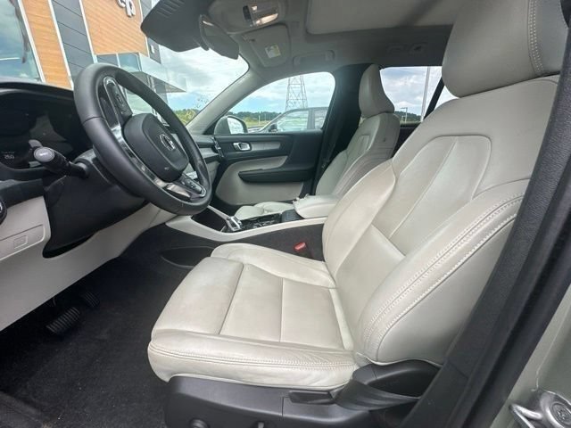 Used 2025 Volvo XC40 B5 Plus w/ Protection Package Premier AWD/4WD image 36