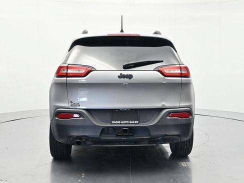 Used 2016 Jeep Cherokee Latitude FWD image 6