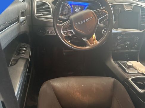 Used 2019 Chrysler 300 Touring w/ Sport Appearance Package image 6