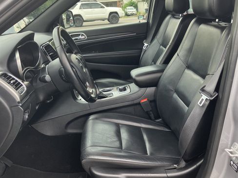 Used 2021 Jeep Grand Cherokee Limited image 6