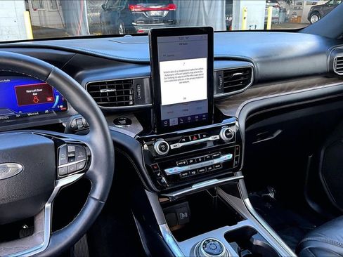 Used 2022 Ford Explorer Platinum w/ Equipment Group 601A image 6