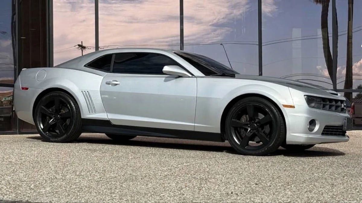 Used 2011 Chevrolet Camaro SS RWD image 15