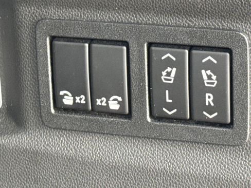 Used 2022 GMC Yukon Denali image 21