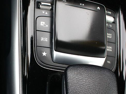 Used 2023 Mercedes-Benz GLB 250 image 27