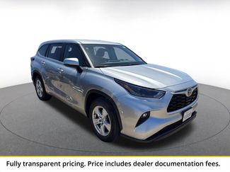 Used 2025 Toyota Highlander LE FWD video 1