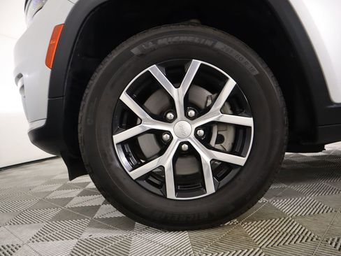 Used 2024 Jeep Grand Cherokee L Limited image 31
