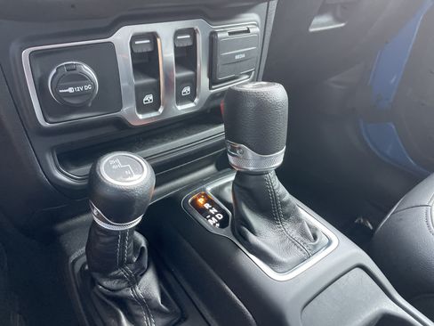 Used 2024 Jeep Wrangler Sport AWD/4WD image 24