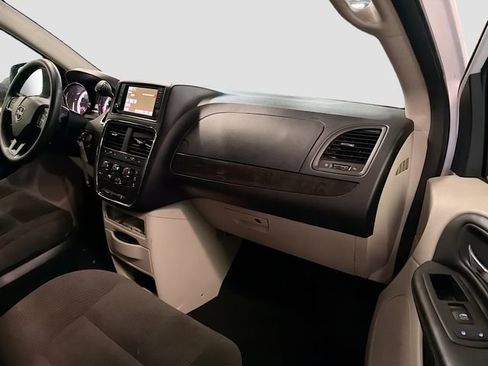 Used 2019 Dodge Grand Caravan SE image 27