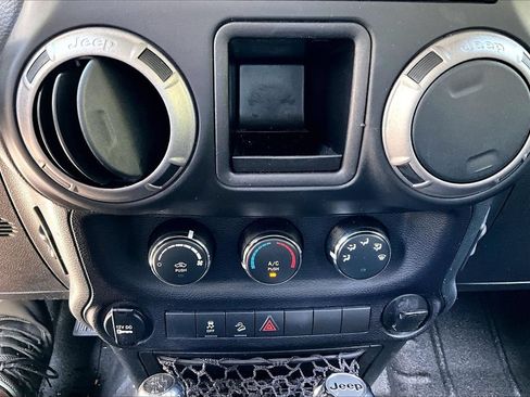 Used 2017 Jeep Wrangler Sport w/ Connectivity Group AWD/4WD image 21