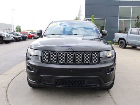 Used 2017 Jeep Grand Cherokee Altitude AWD/4WD image 2