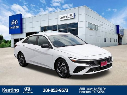 Used 2025 Hyundai Elantra Sport image 3