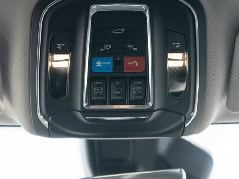 Used 2023 Jeep Grand Cherokee L Limited w/ Luxury Tech Group II AWD/4WD image 30