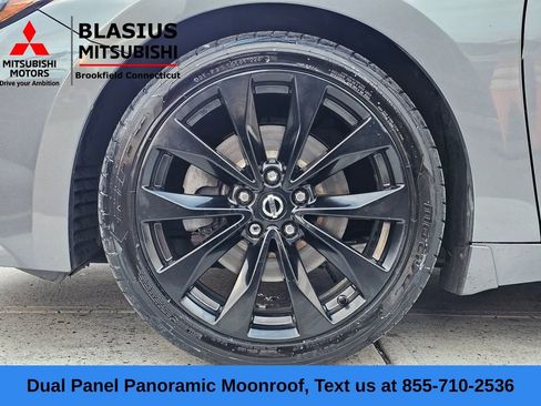 Used 2019 Nissan Maxima SR w/ Premium Package image 10