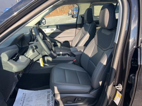 New 2025 Ford Explorer Active w/ Active Comfort Package image 19