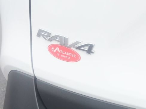 Used 2025 Toyota RAV4 XLE AWD/4WD image 28