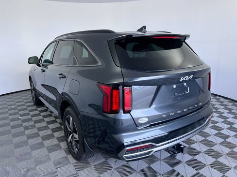 Used 2022 Kia Sorento EX w/ Panoramic Sunroof Package FWD image 6