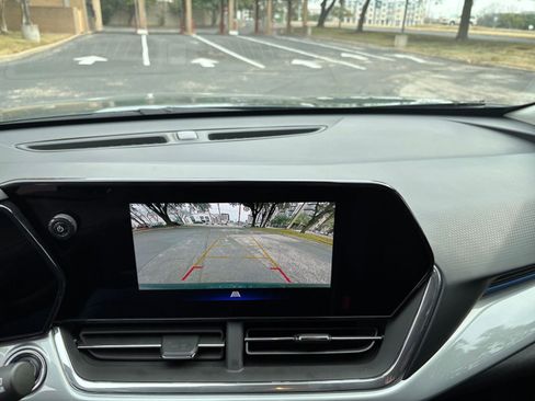 Used 2025 Chevrolet Trax LT image 17