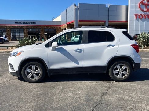 Used 2019 Chevrolet Trax LT w/ LT Convenience Package image 8