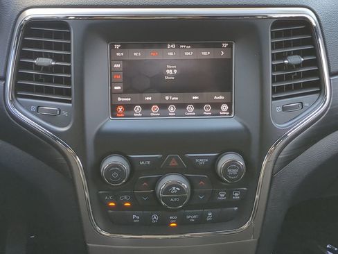 Used 2020 Jeep Grand Cherokee Laredo w/ Security & Convenience Group image 18