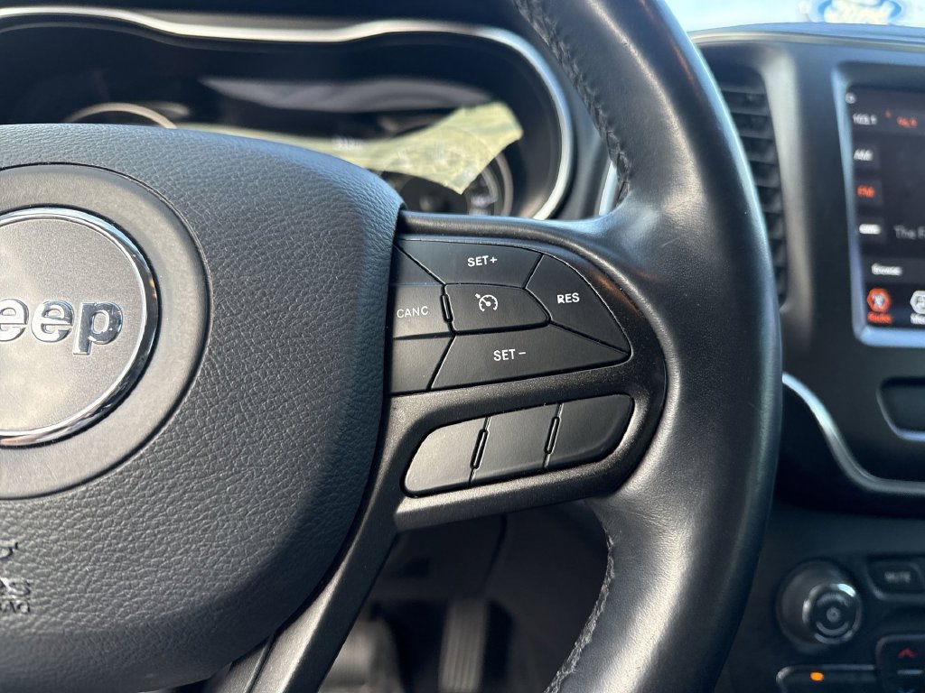 Used 2019 Jeep Cherokee Trailhawk w/ Comfort/Convenience Group AWD/4WD image 16