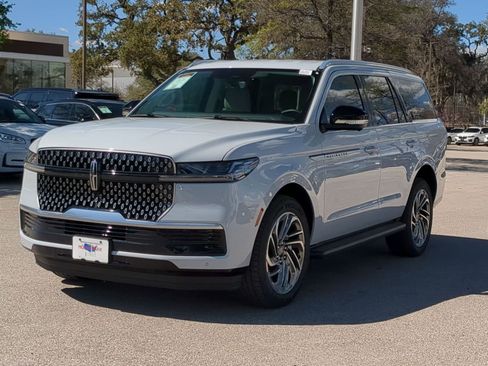 New 2026 Lincoln Navigator Premiere image 7
