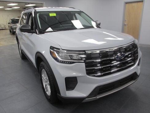 New 2026 Ford Explorer Active AWD/4WD image 3