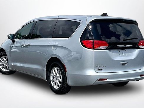 Used 2023 Chrysler Voyager LX FWD image 5