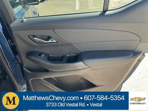Used 2023 Chevrolet Traverse LT image 8