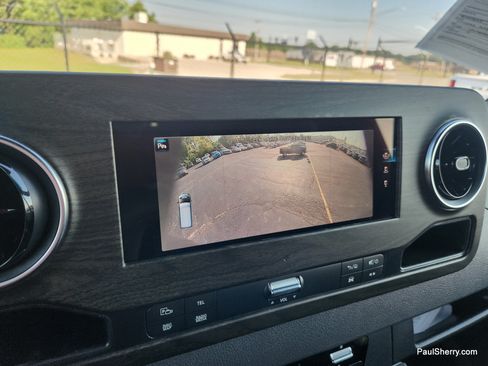 Used 2024 Mercedes-Benz Sprinter 3500 image 29
