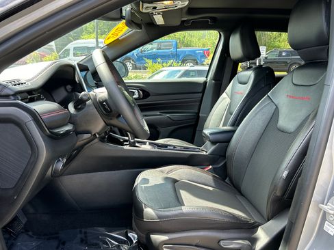 Used 2024 Jeep Compass Trailhawk w/ Sun and Sound Group AWD/4WD image 10