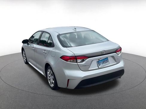 Used 2025 Toyota Corolla LE FWD image 11