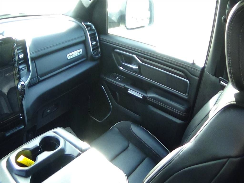 Used 2025 RAM 1500 Laramie AWD/4WD image 15