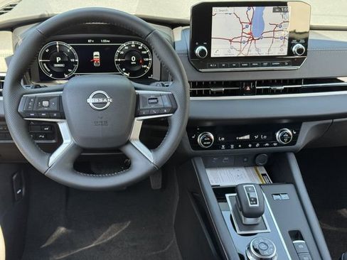 Used 2026 Nissan Rogue SL AWD/4WD image 18