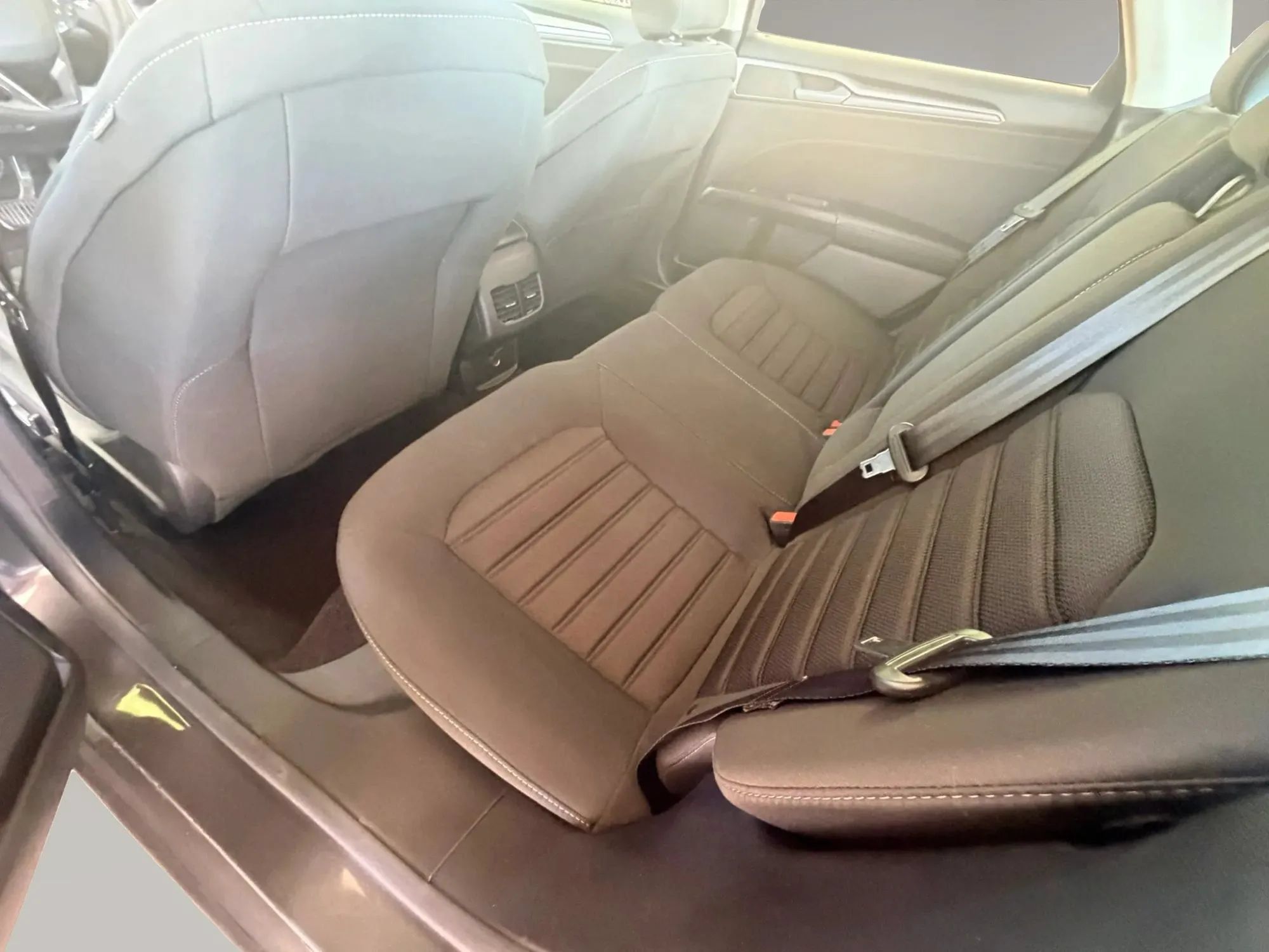 Used 2020 Ford Fusion SE FWD image 25