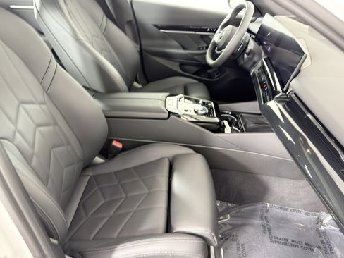Used 2026 BMW 530i xDrive AWD/4WD image 8