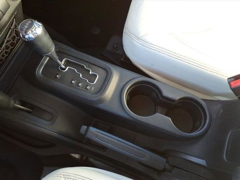 Used 2018 Jeep Wrangler Unlimited Sport S image 27