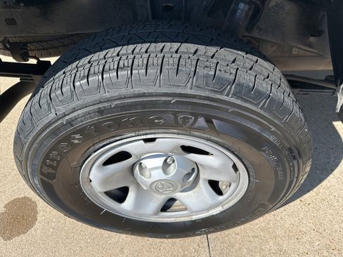 Used 2020 Toyota Tacoma SR image 19
