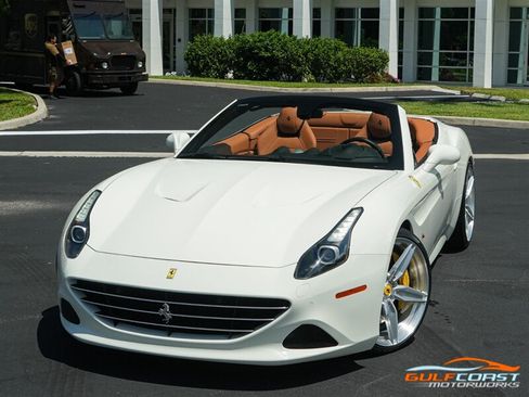 Used 2017 Ferrari California T RWD image 7