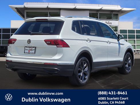 Certified 2023 Volkswagen Tiguan SE w/ Panoramic Sunroof Package FWD image 4