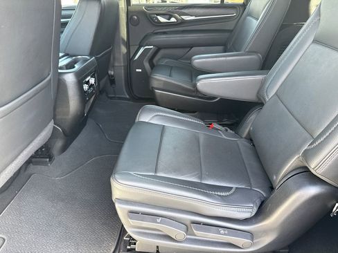 Used 2024 GMC Yukon XL Denali AWD/4WD image 25