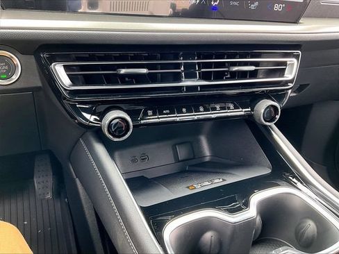 New 2026 Chevrolet Traverse LT w/ Driver Confidence Package AWD/4WD image 23