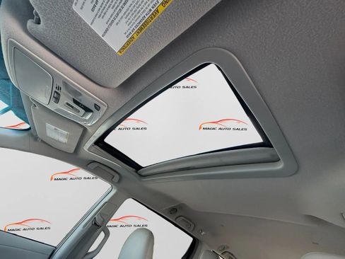 Used 2013 Toyota Sienna XLE image 33