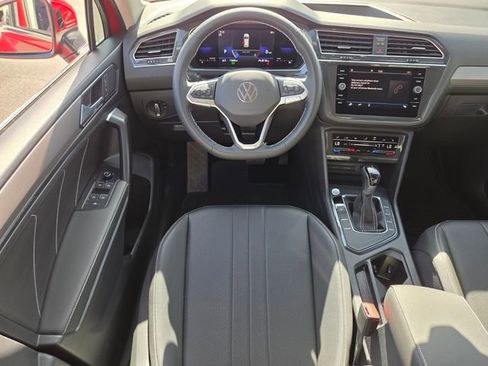 Certified 2023 Volkswagen Tiguan SE image 13