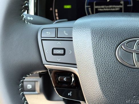 New 2026 Toyota Camry Hybrid FWD image 25