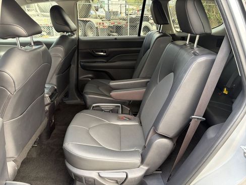Used 2025 Toyota Grand Highlander FWD image 21