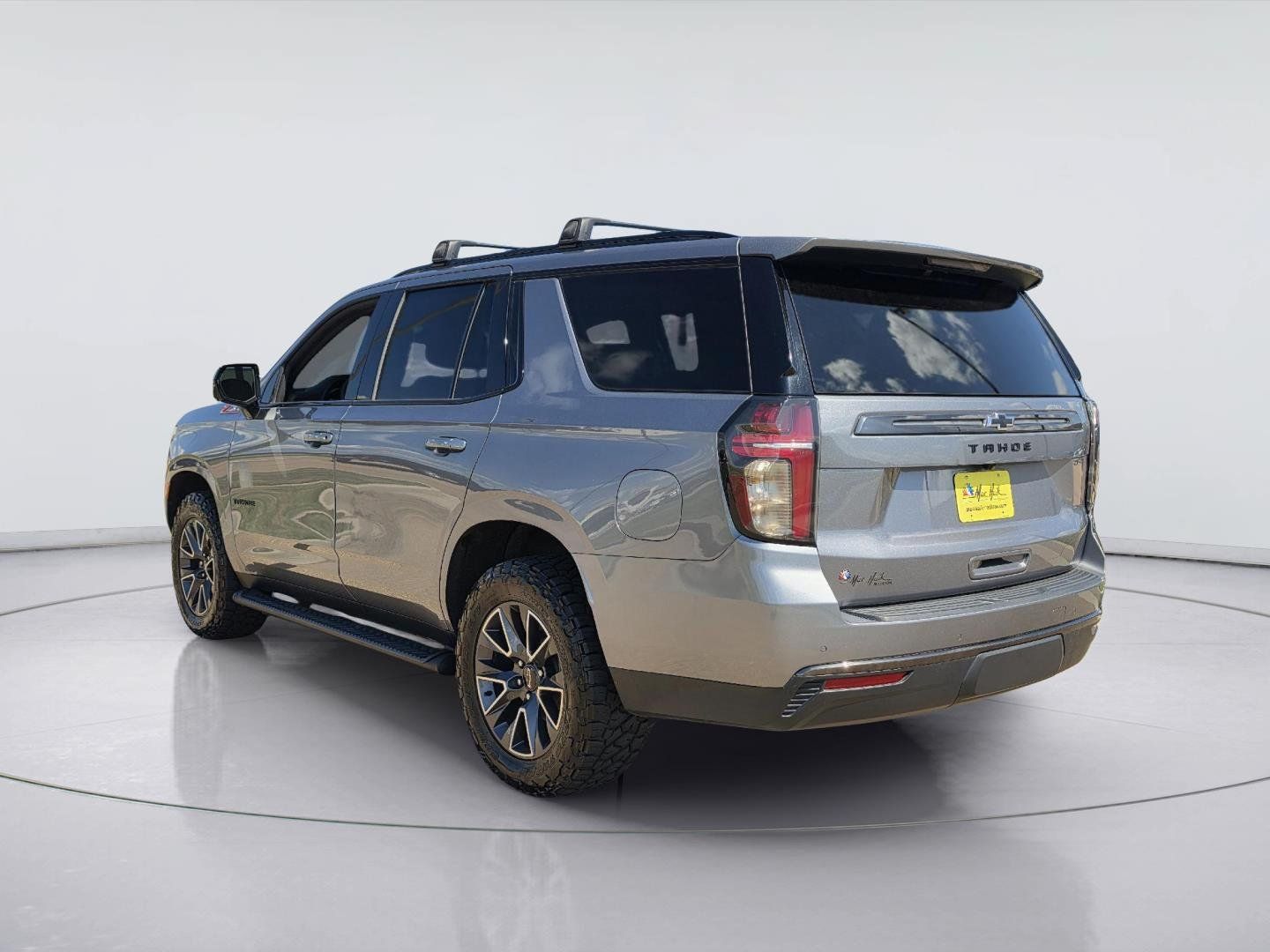 Used 2022 Chevrolet Tahoe Z71 w/ Luxury Package AWD/4WD image 3