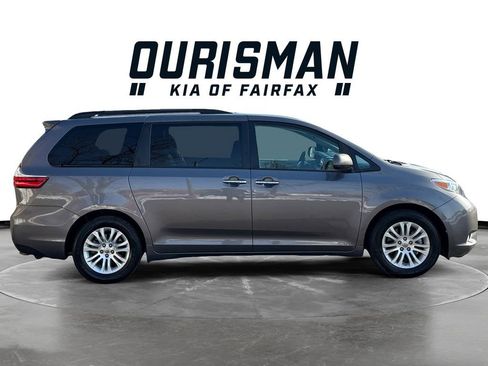 Used 2015 Toyota Sienna XLE w/ XLE Navigation Package image 7