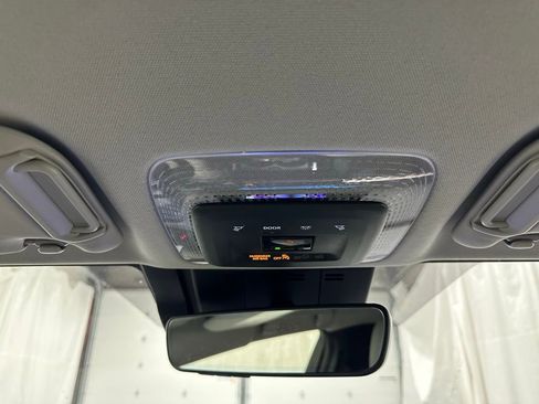 Used 2025 Toyota Prius XLE image 40