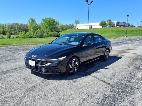 Used 2025 Hyundai Elantra SEL FWD image 35