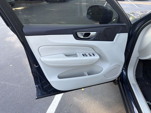 Certified 2023 Volvo XC60 B5 Ultimate w/ Protection Package Premier FWD image 15